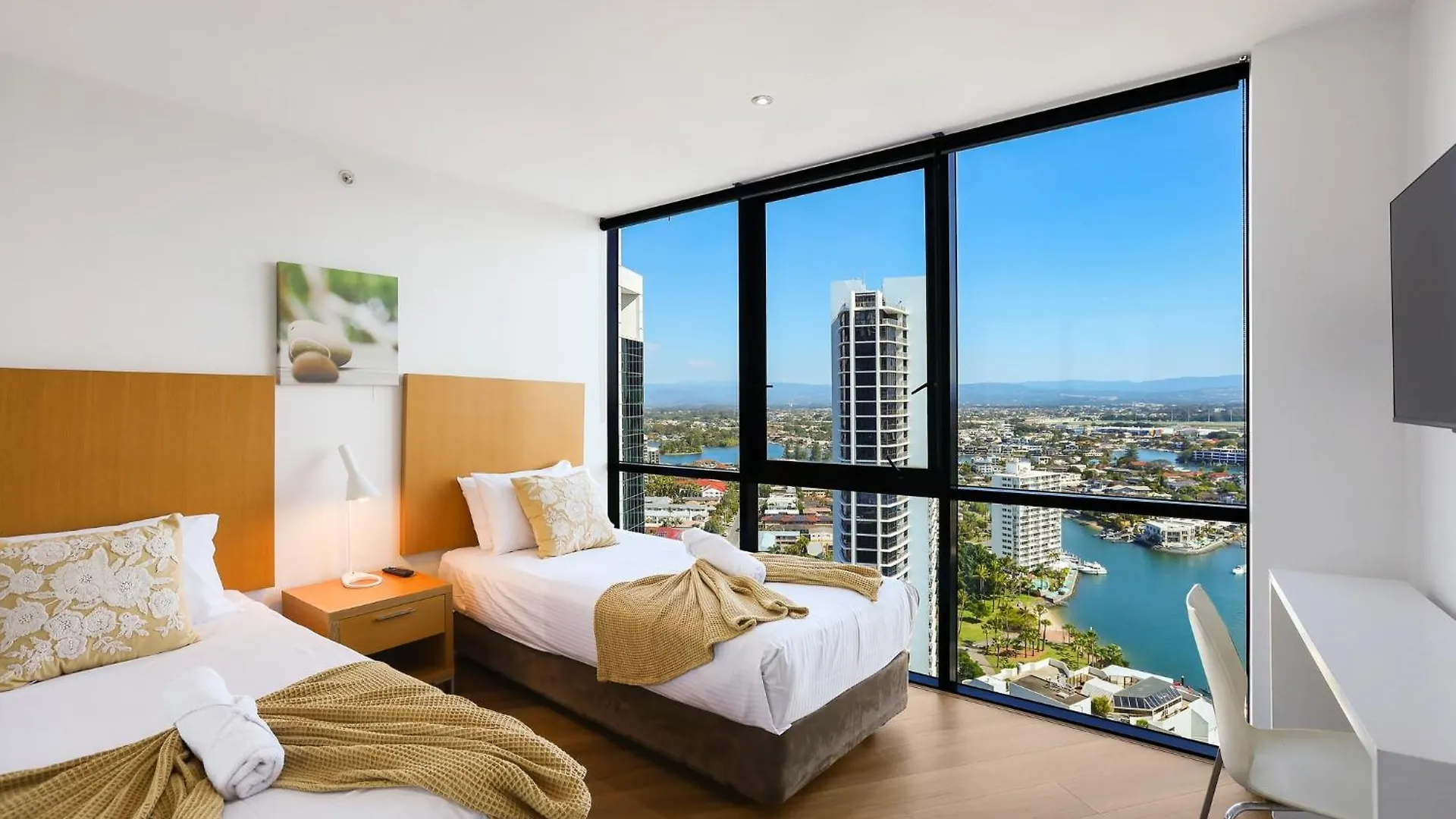 Circle On Cavill 2, 3, 4 & 5 Bedroom Skyhomes & Sub Penthouses By Holidays