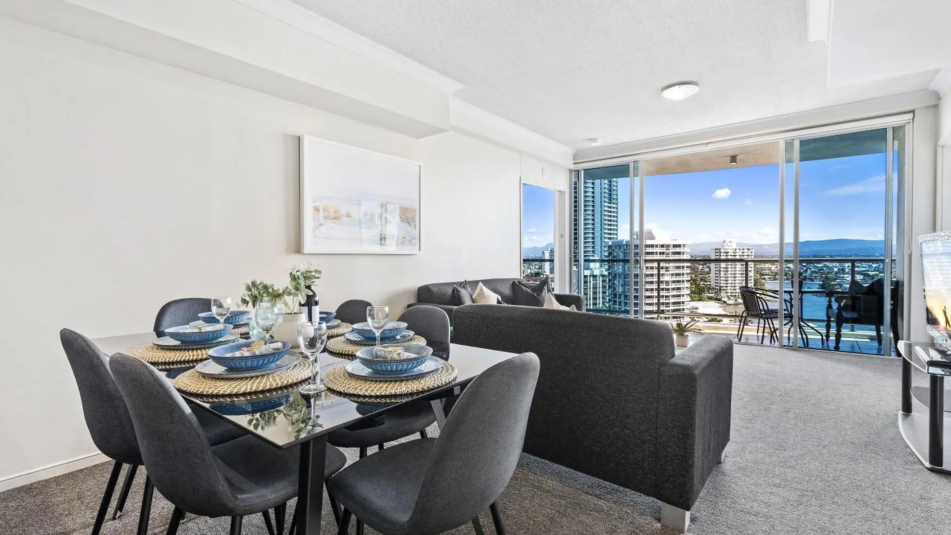 Kids Free In Hinterland View 2 Bedroom 1 Bathroom At Chevron Renaissance- Q *