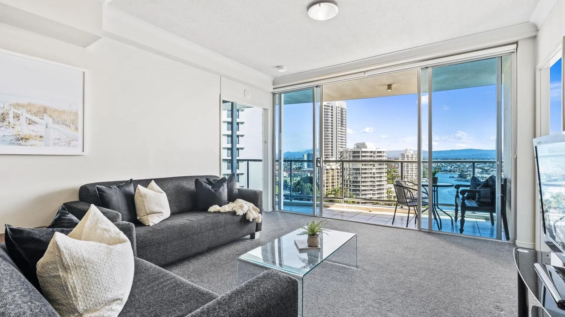 Kids Free In Hinterland View 2 Bedroom 1 Bathroom At Chevron Renaissance- Q * Gold Coast