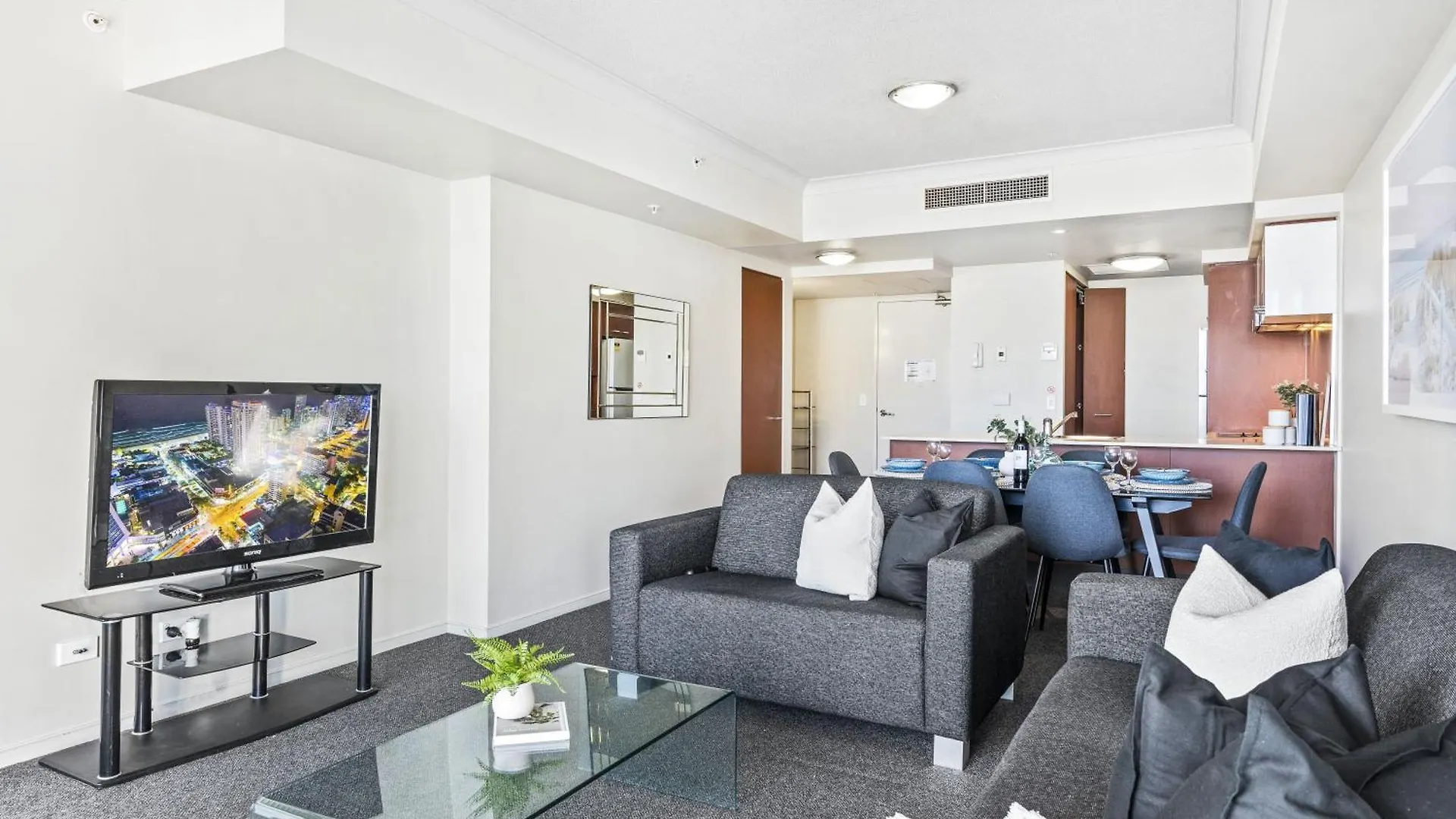 Apartment Kids Free In Hinterland View 2 Bedroom 1 Bathroom At Chevron Renaissance- Q *