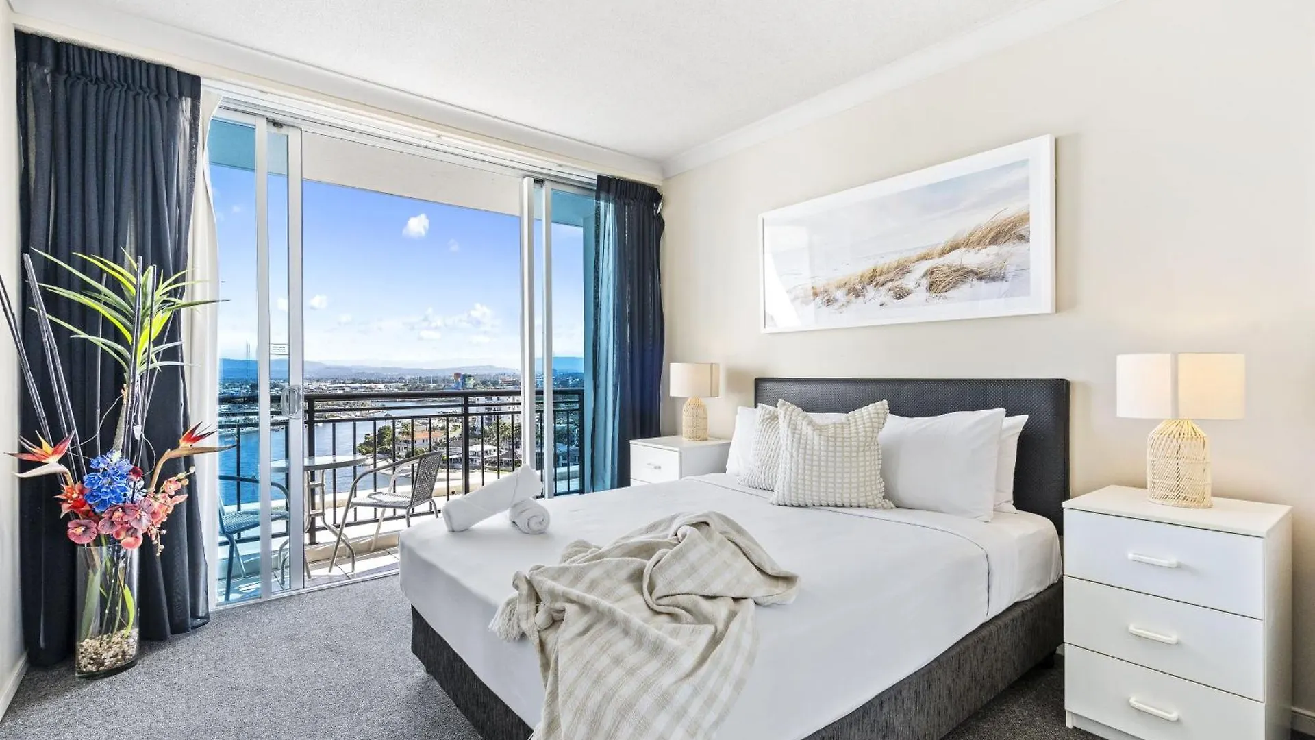 Kids Free In Hinterland View 2 Bedroom 1 Bathroom At Chevron Renaissance- Q Apartment *