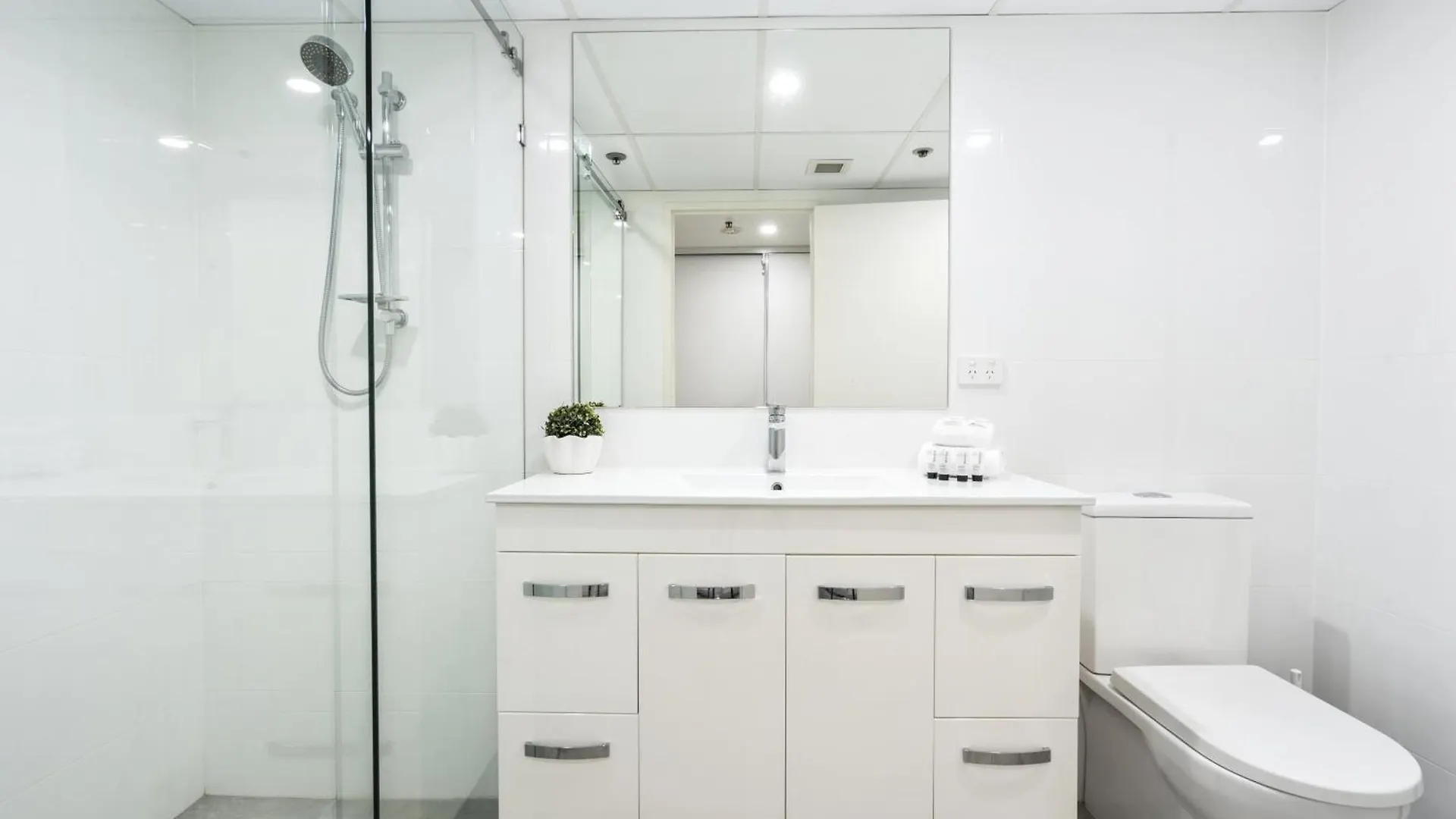 Zenith - Q Apartment