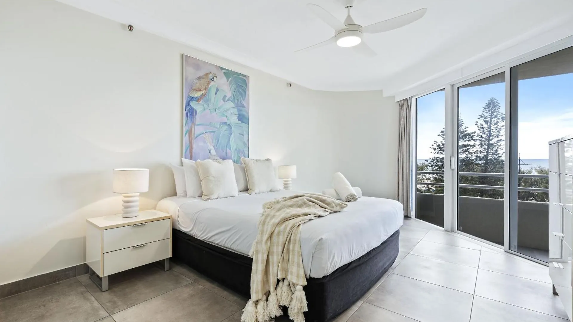 Stunning Ocean Views In 2 Bedroom Unit At Zenith - Q Gold Coast