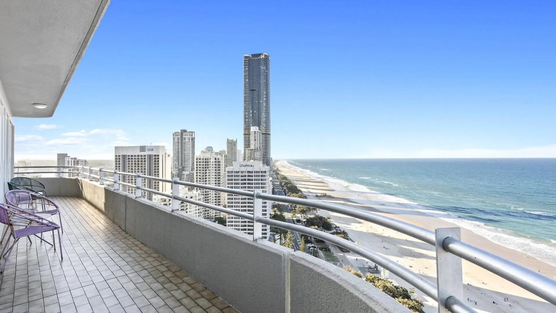 Step Back In Time In Retro Chic 3 Bedroom Penthouse At Zenith - Q