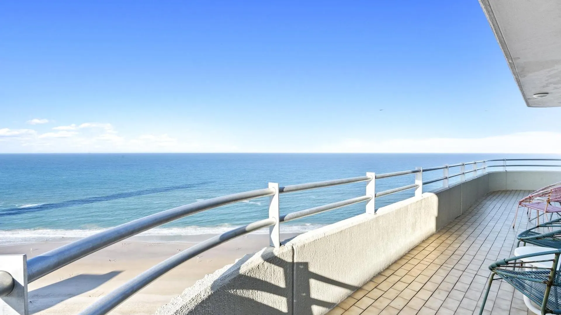 Step Back In Time In Retro Chic 3 Bedroom Penthouse At Zenith - Q