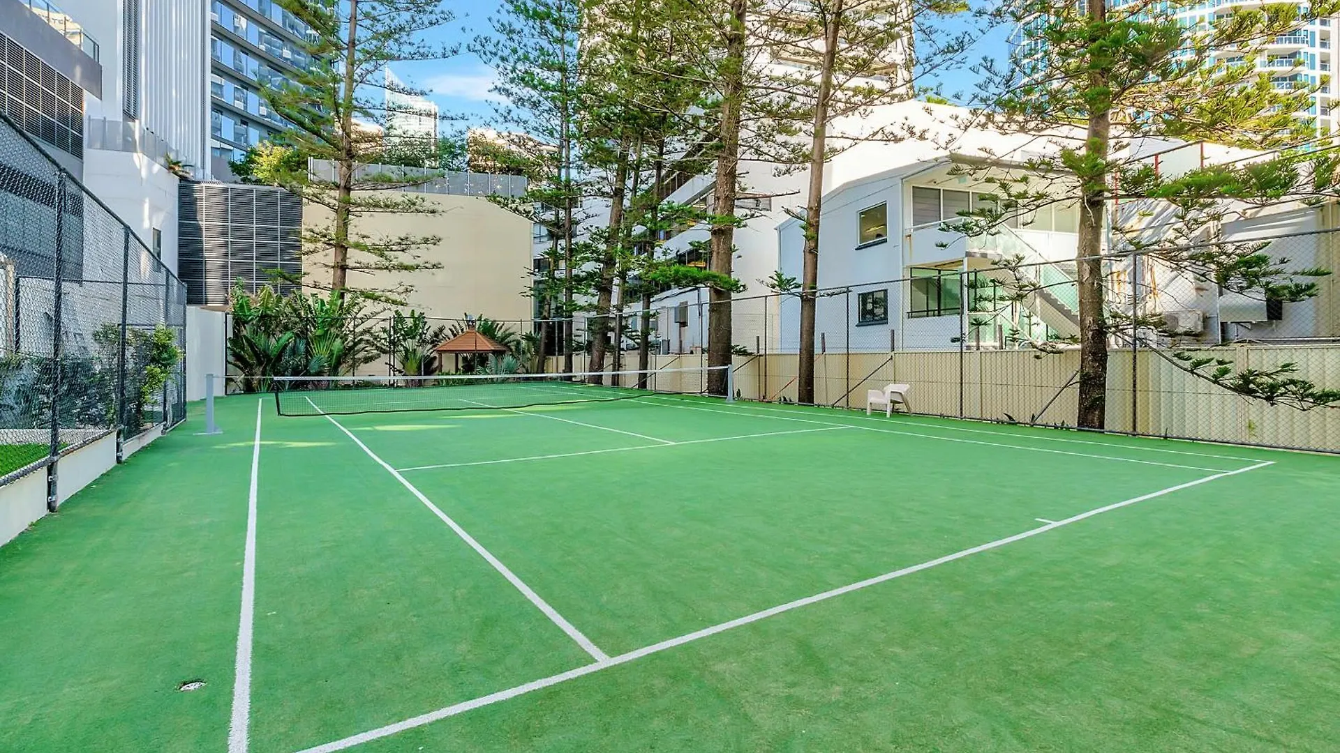 Step Back In Time In Retro Chic 3 Bedroom Penthouse At Zenith - Q *