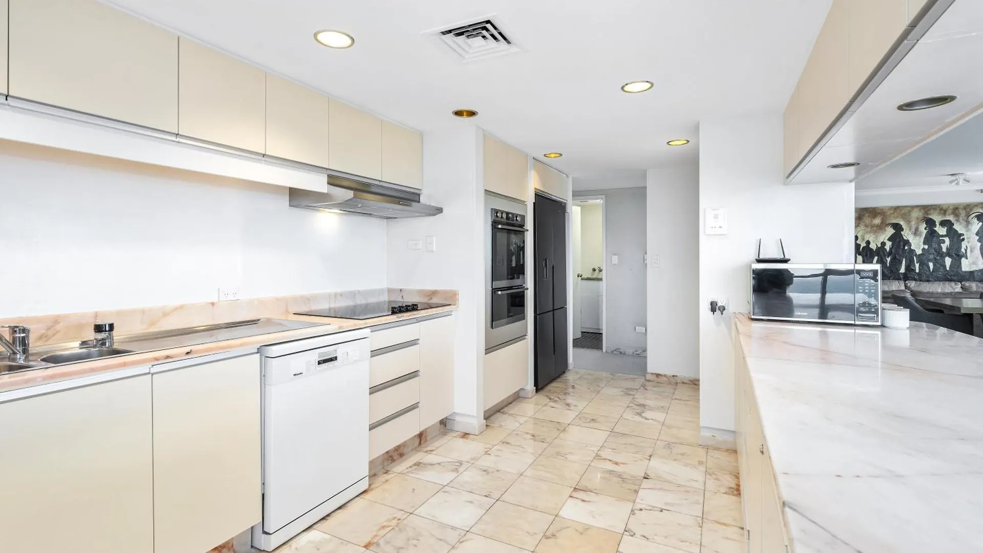 Step Back In Time In Retro Chic 3 Bedroom Penthouse At Zenith - Q Gold Coast