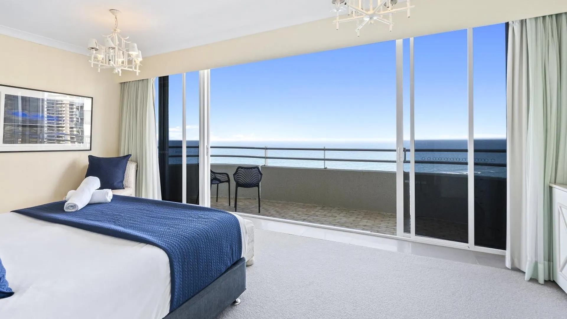 Apartment Step Back In Time In Retro Chic 3 Bedroom Penthouse At Zenith - Q *