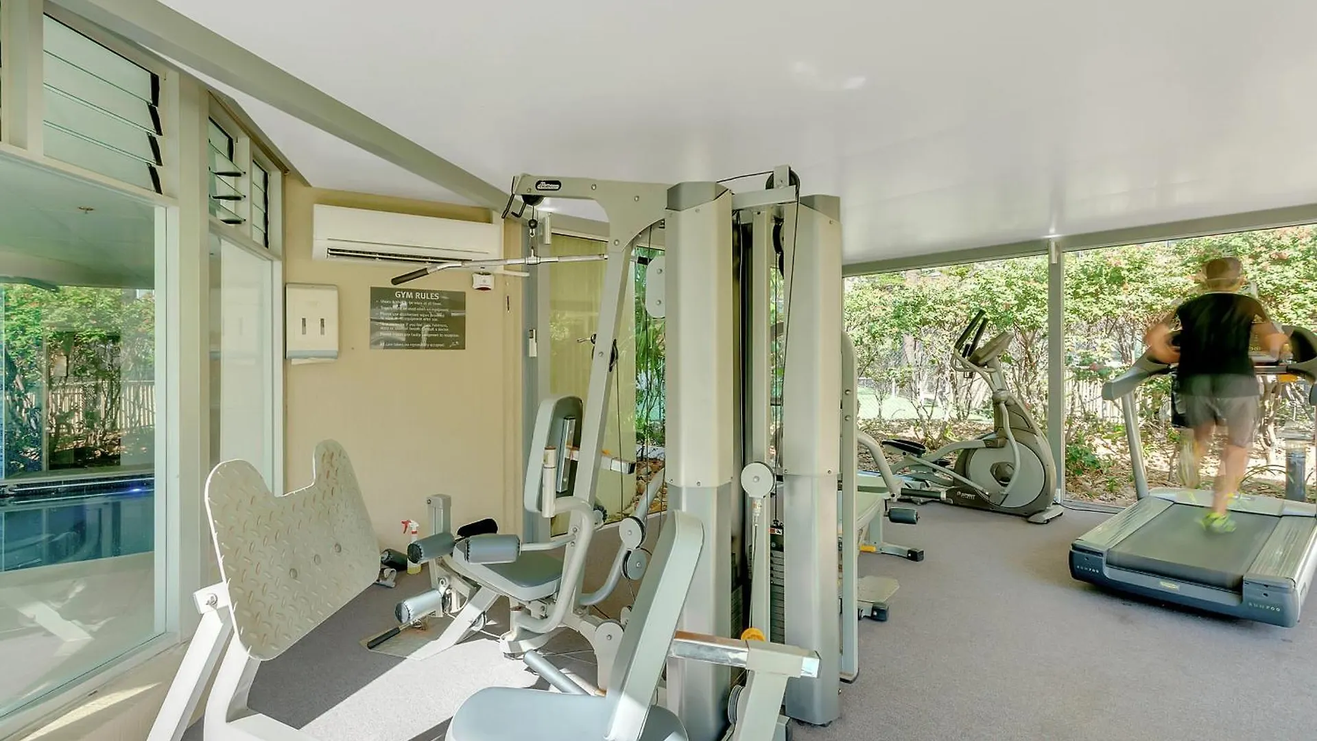 Apartment Step Back In Time In Retro Chic 3 Bedroom Penthouse At Zenith - Q Gold Coast