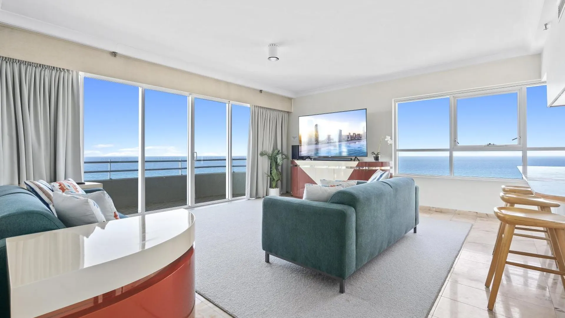 Apartment Step Back In Time In Retro Chic 3 Bedroom Penthouse At Zenith - Q