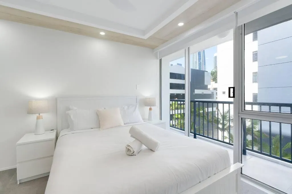 2br Modern Surfers Paradise Gold Coast
