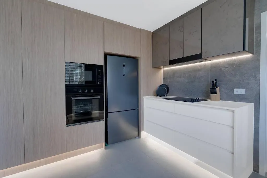 Apartment 2br Modern Surfers Paradise