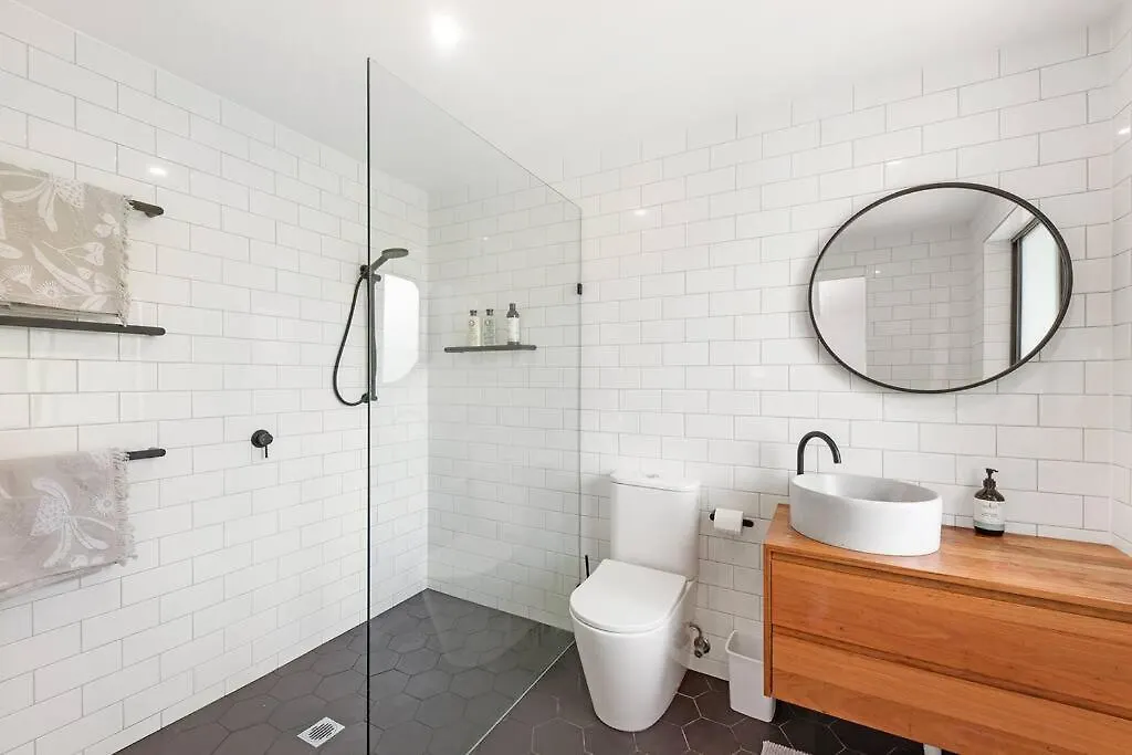 Coastal-country Family Haven In Currumbin Pool Gold Coast