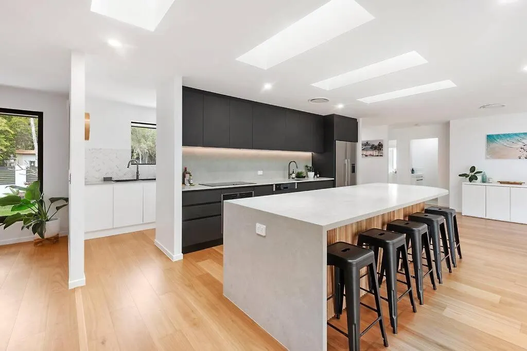 Coastal-country Family Haven In Currumbin Pool
