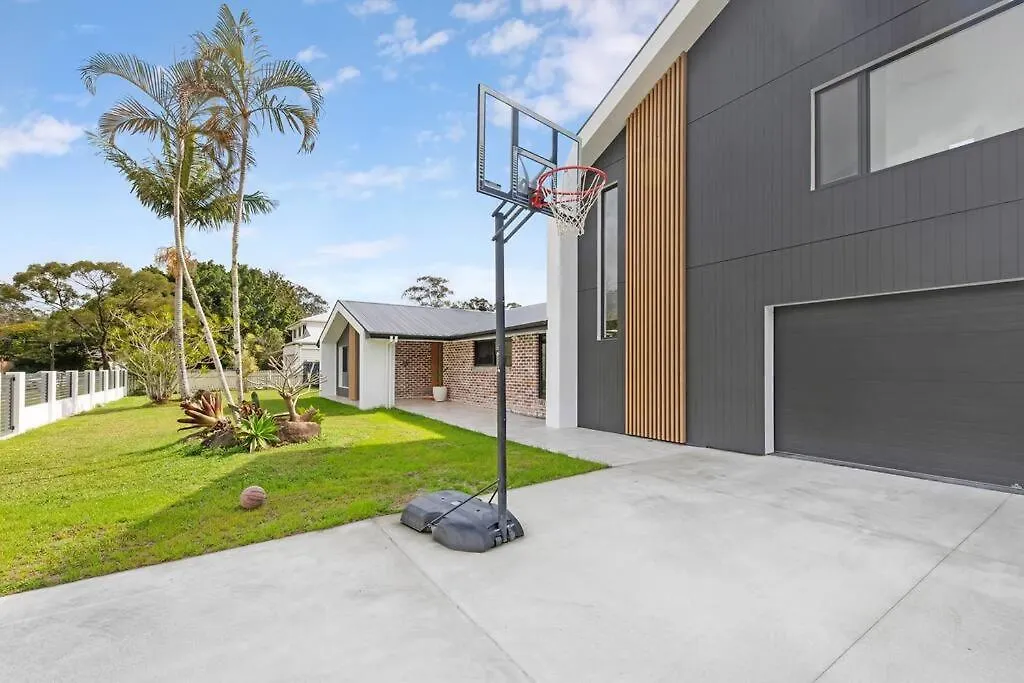 Coastal-country Family Haven In Currumbin Pool *