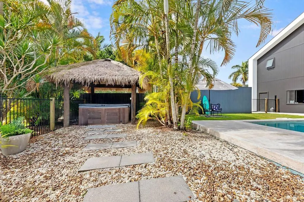 Coastal-country Family Haven In Currumbin Pool *