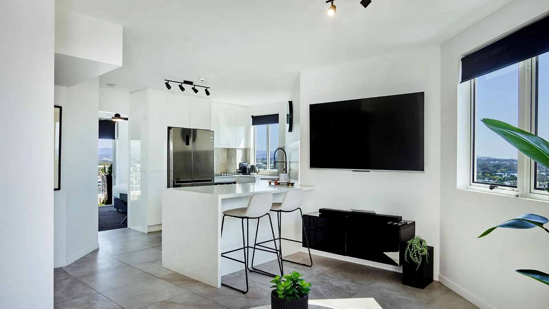 Amazing Views Surfers Paradise 2 Bedroom Unit Close To Everything *
