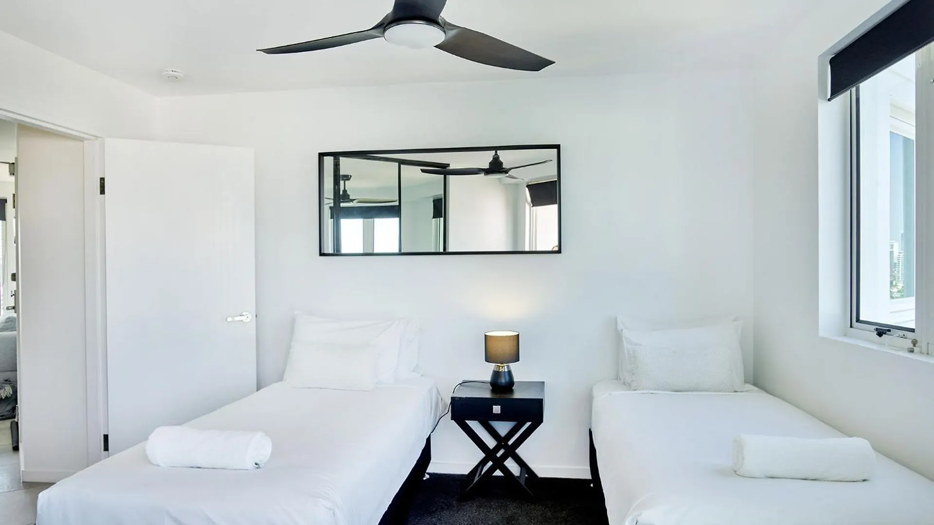 Amazing Views Surfers Paradise 2 Bedroom Unit Close To Everything Apartment