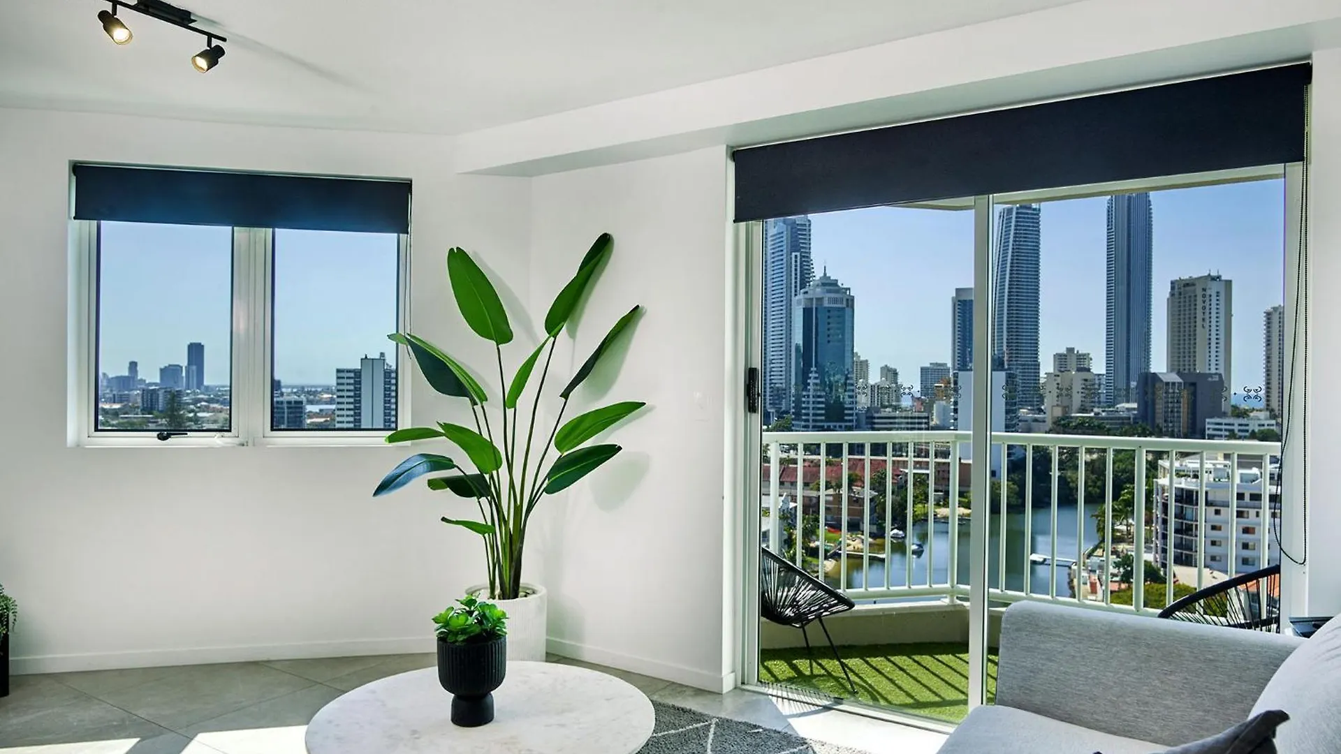 Amazing Views Surfers Paradise 2 Bedroom Unit Close To Everything Apartment