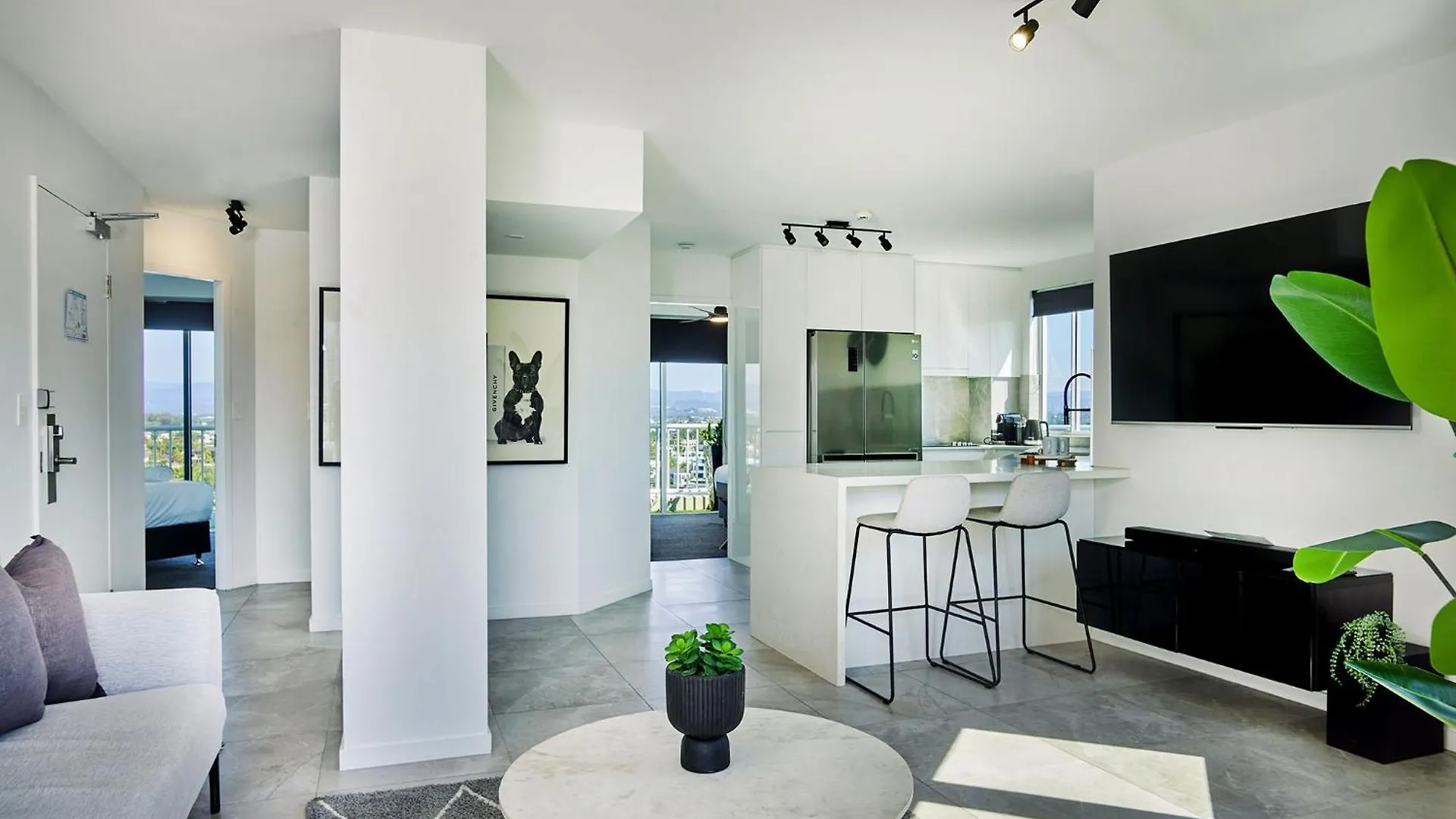 Amazing Views Surfers Paradise 2 Bedroom Unit Close To Everything *