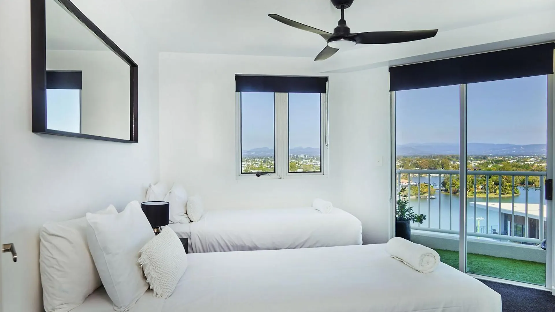 Amazing Views Surfers Paradise 2 Bedroom Unit Close To Everything Apartment