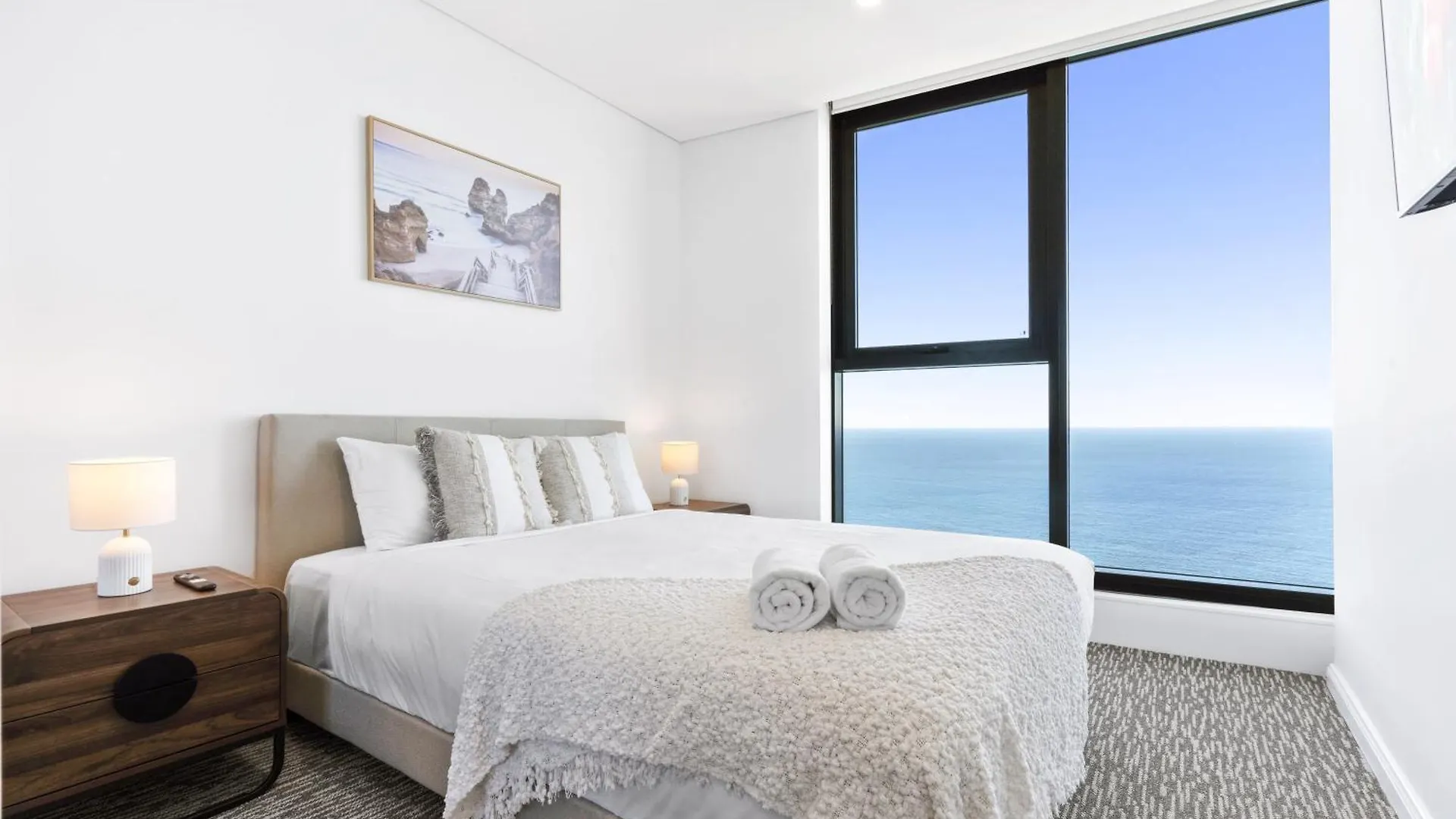 Ocean Views In Beachside 2-bedroom Unit - Q * Gold Coast