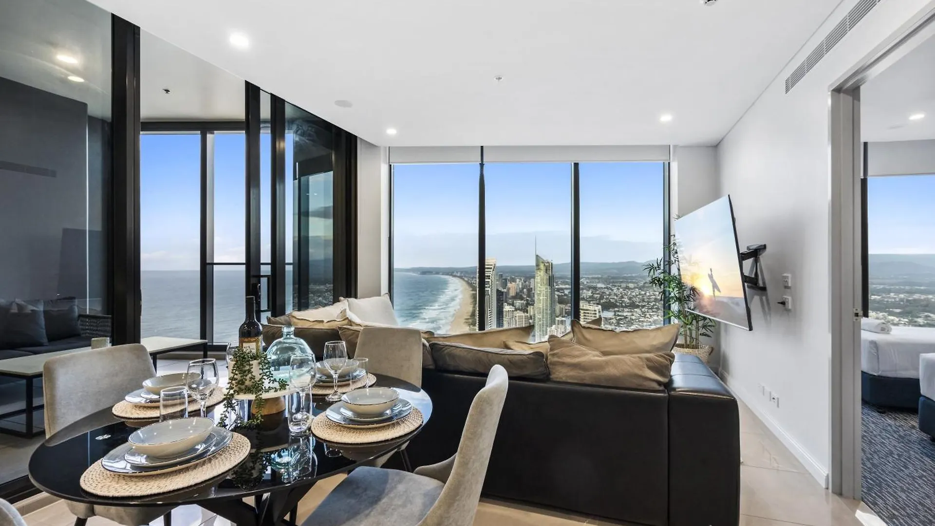 Ocean Views In Beachside 2-bedroom Unit - Q Apartment