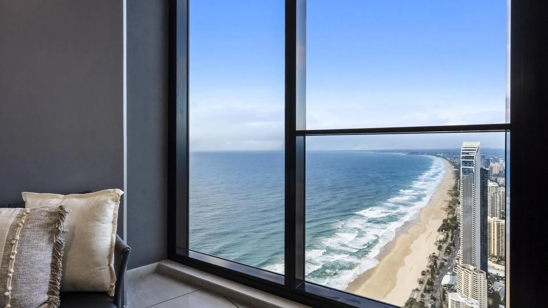 Ocean Views In Beachside 2-bedroom Unit - Q Apartment *