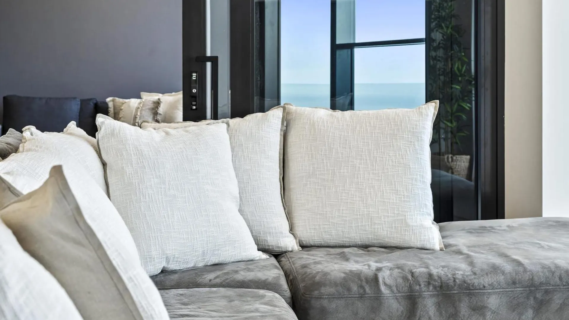 Ocean Views In Beachside 2-bedroom Unit - Q Apartment Gold Coast