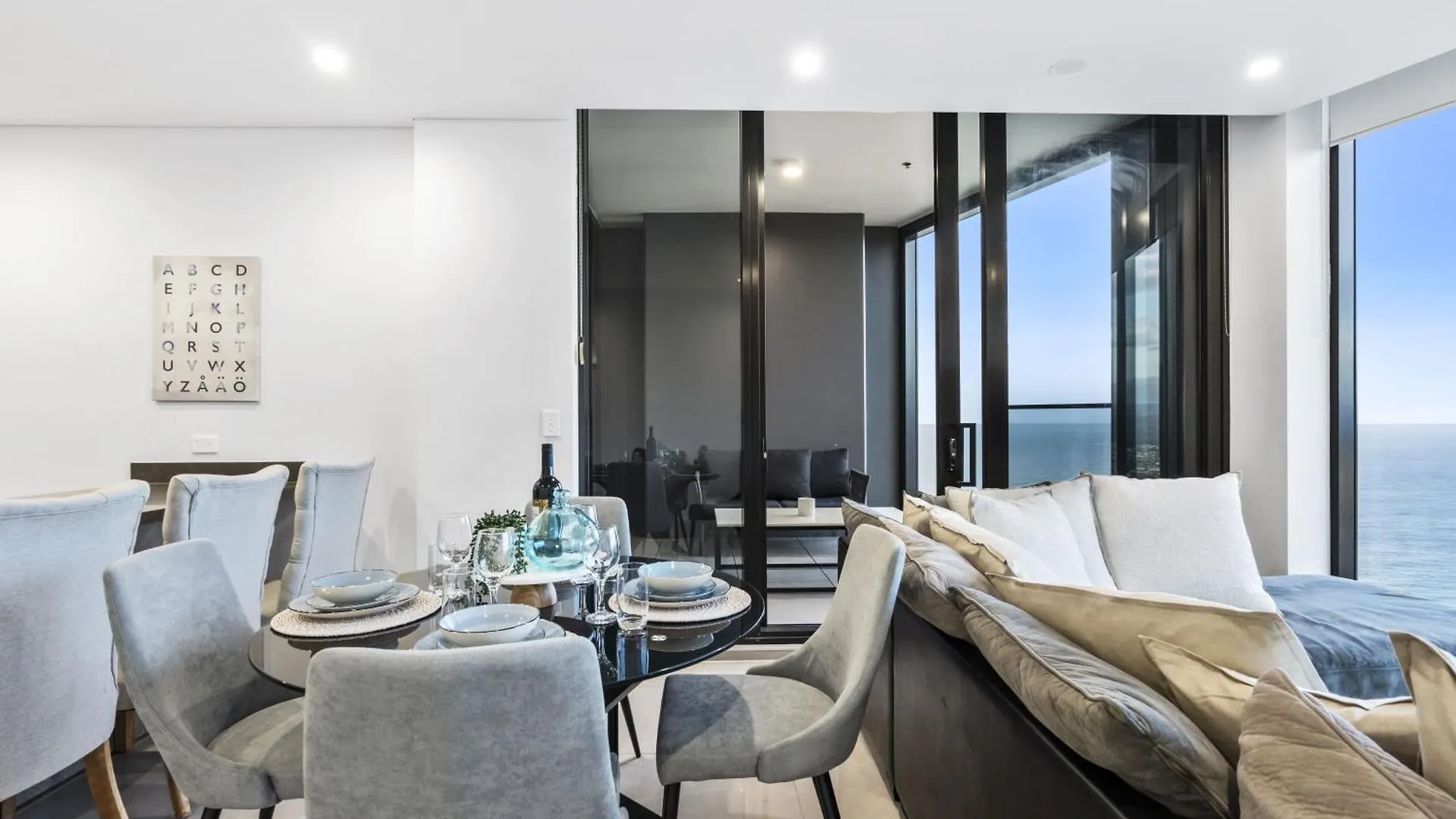 Ocean Views In Beachside 2-bedroom Unit - Q *