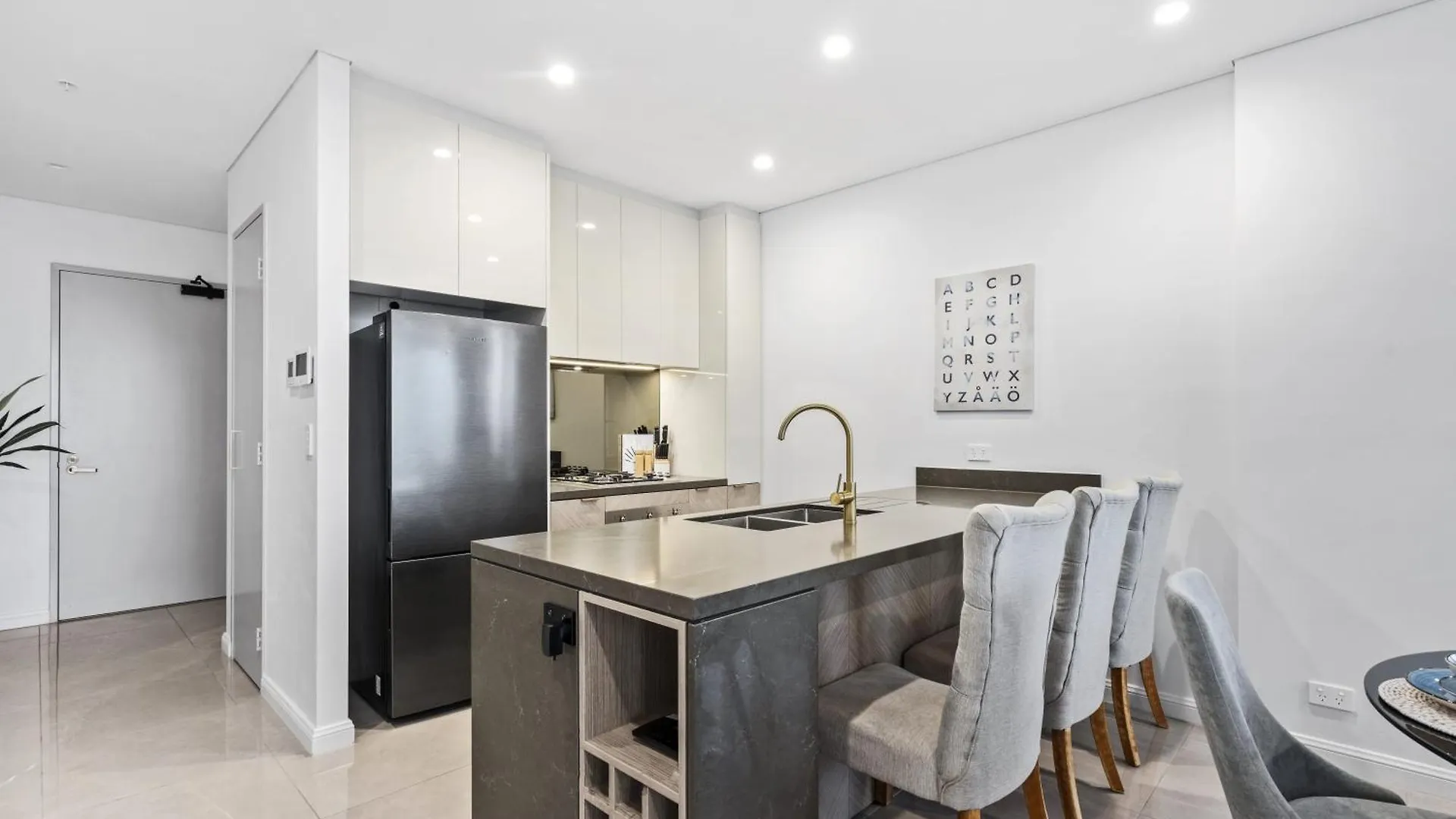 Ocean Views In Beachside 2-bedroom Unit - Q Apartment *