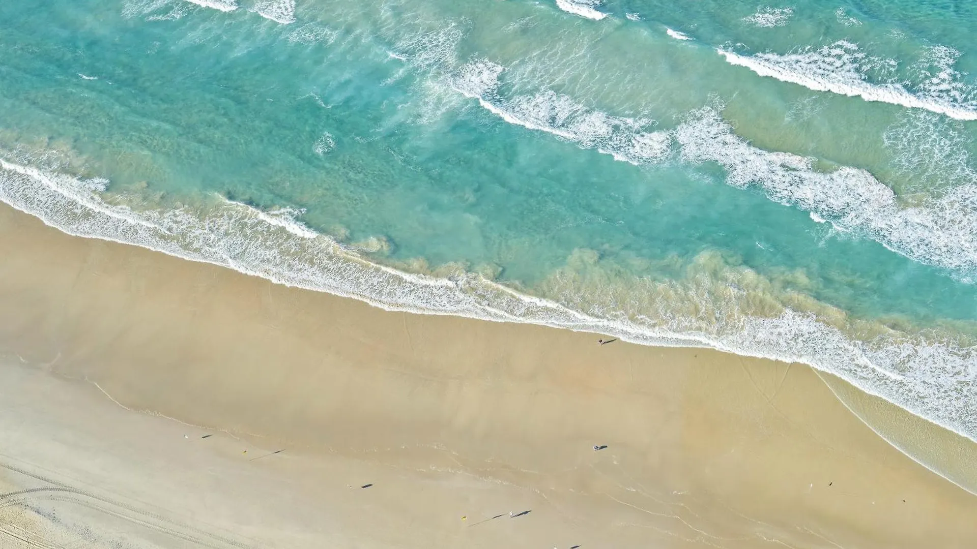 Ocean Views In Beachside 2-bedroom Unit - Q *