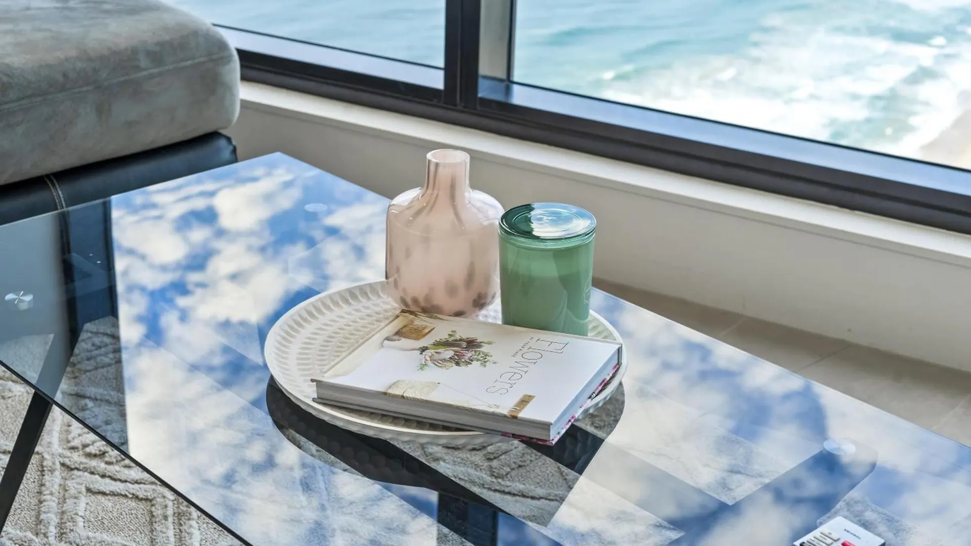 Ocean Views In Beachside 2-bedroom Unit - Q * Gold Coast