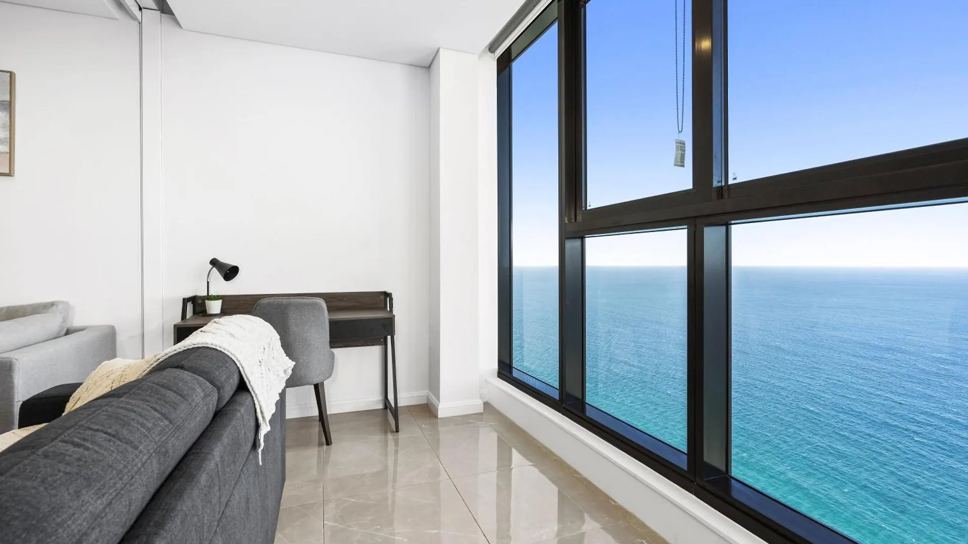 Ocean Views In Beachside 2-bedroom Unit - Q Apartment *