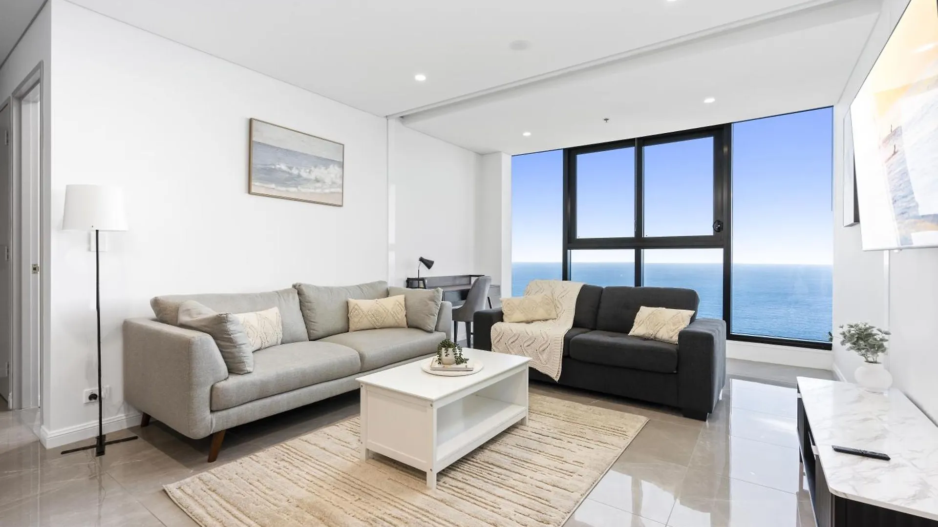 Ocean Views In Beachside 2-bedroom Unit - Q Apartment Gold Coast