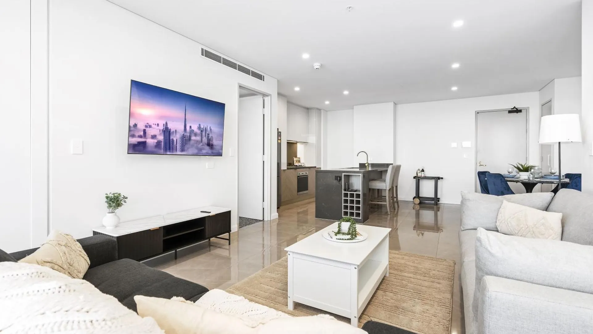 Ocean Views In Beachside 2-bedroom Unit - Q Gold Coast