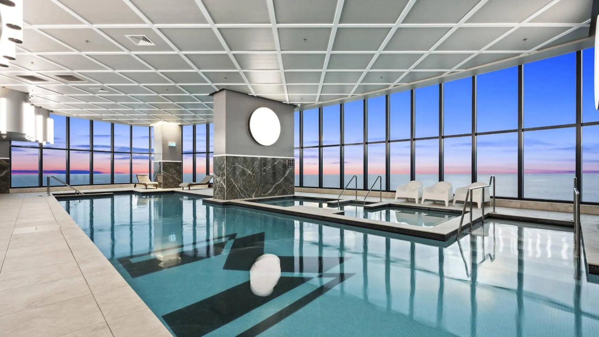 Luxury High Floor 3 Bedroom Unit With Ocean Views - Q Apartment
