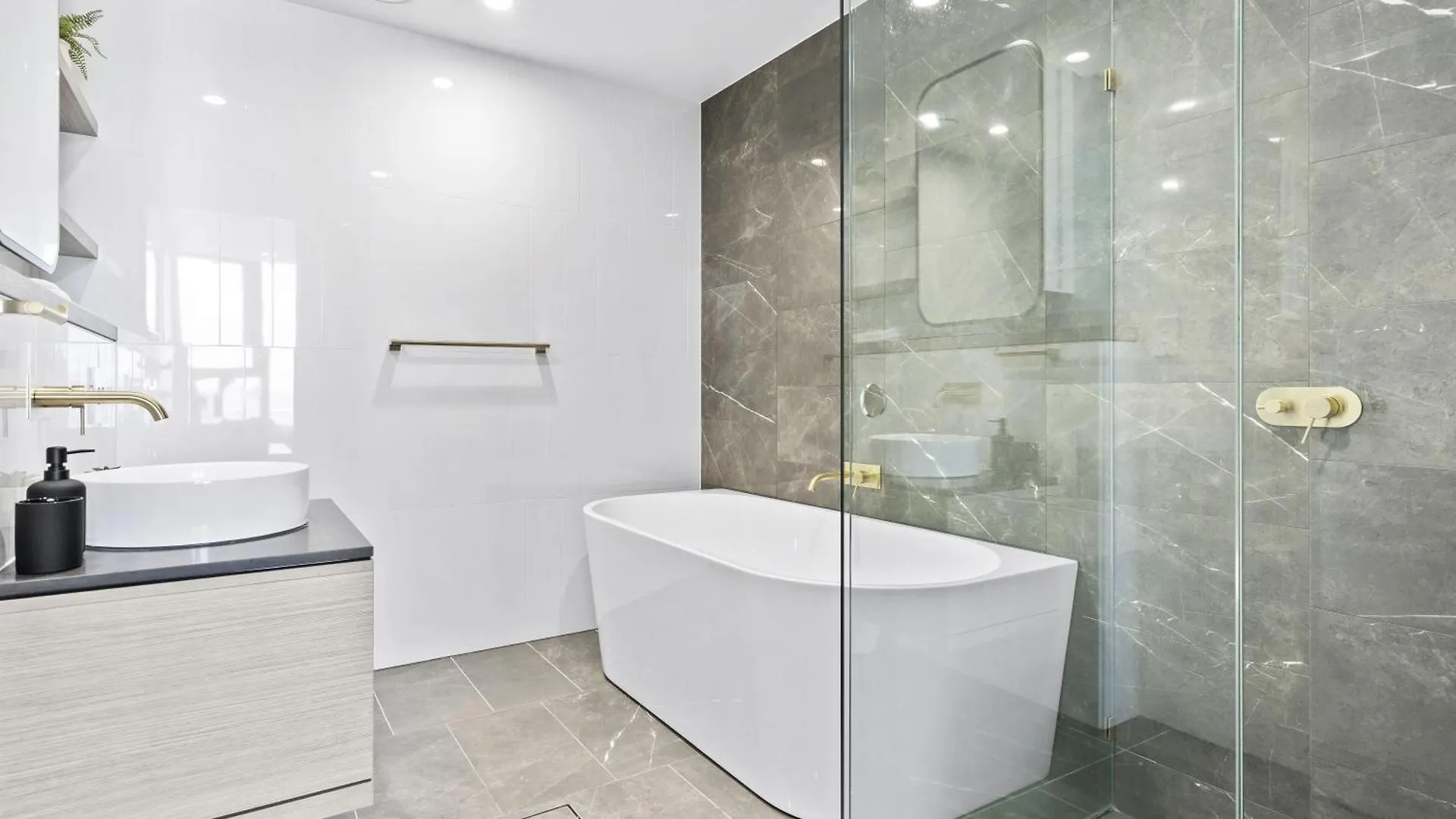 Luxury High Floor 3 Bedroom Unit With Ocean Views - Q Gold Coast