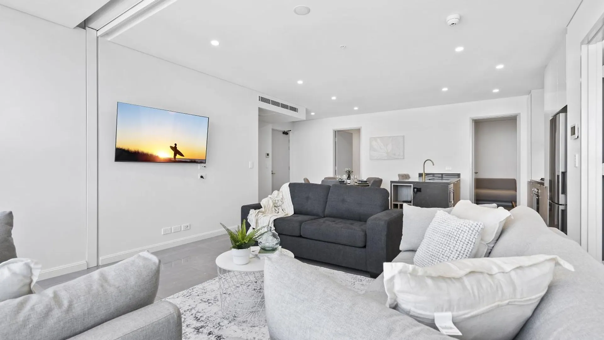 Luxury High Floor 3 Bedroom Unit With Ocean Views - Q