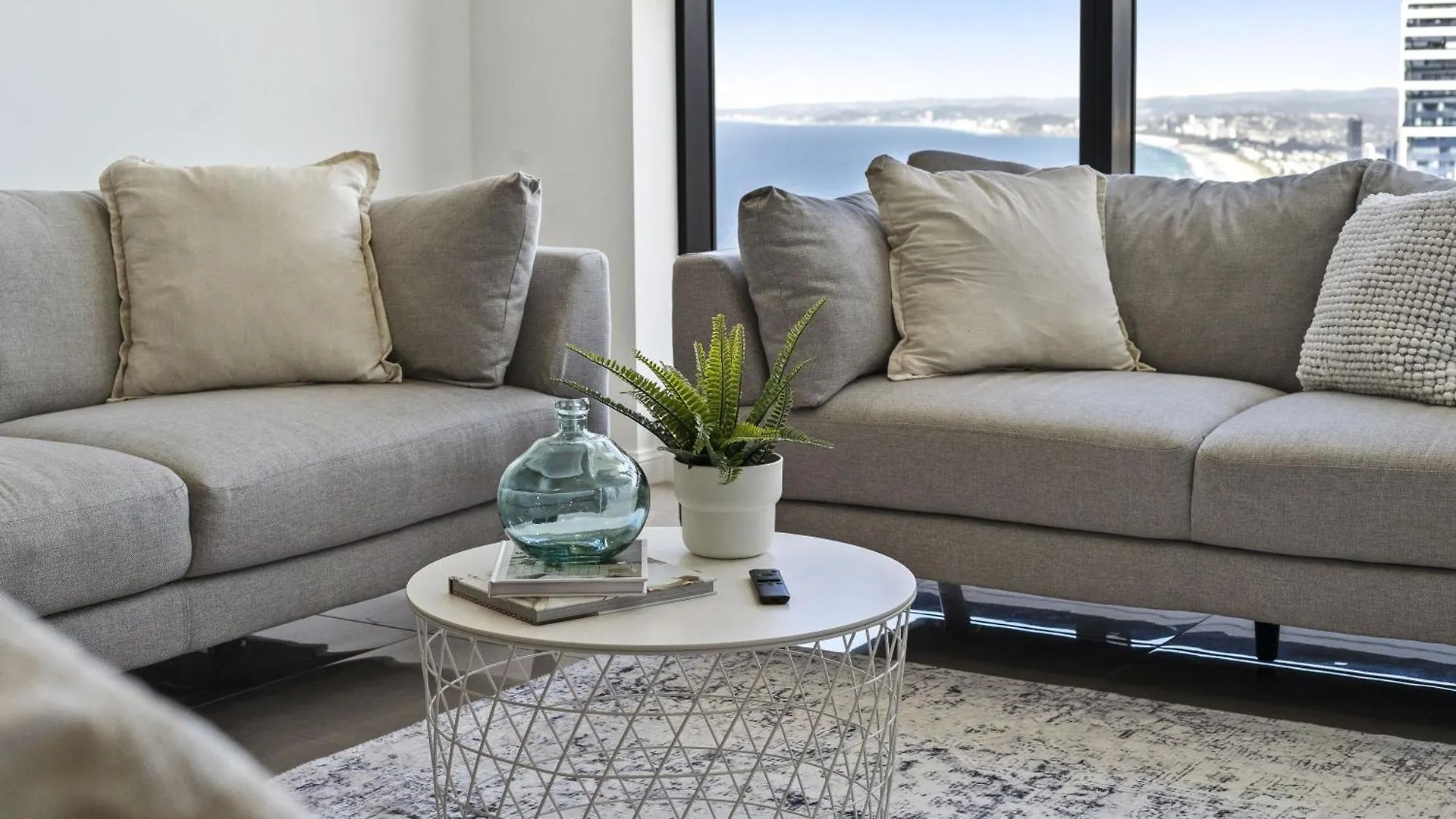 Luxury High Floor 3 Bedroom Unit With Ocean Views - Q Apartment Gold Coast