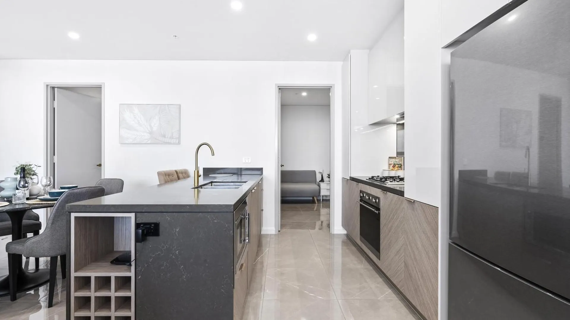 Luxury High Floor 3 Bedroom Unit With Ocean Views - Q