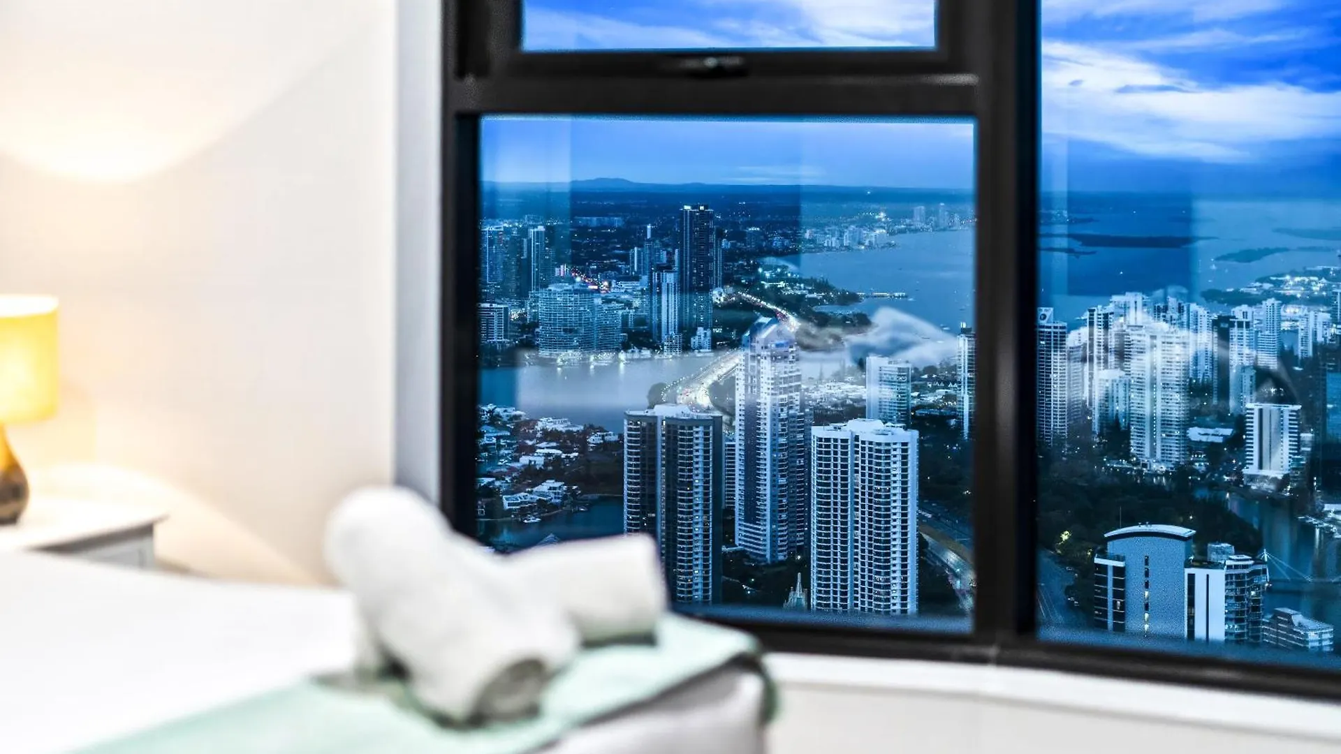 Luxury High Floor 3 Bedroom Unit With Ocean Views - Q Gold Coast