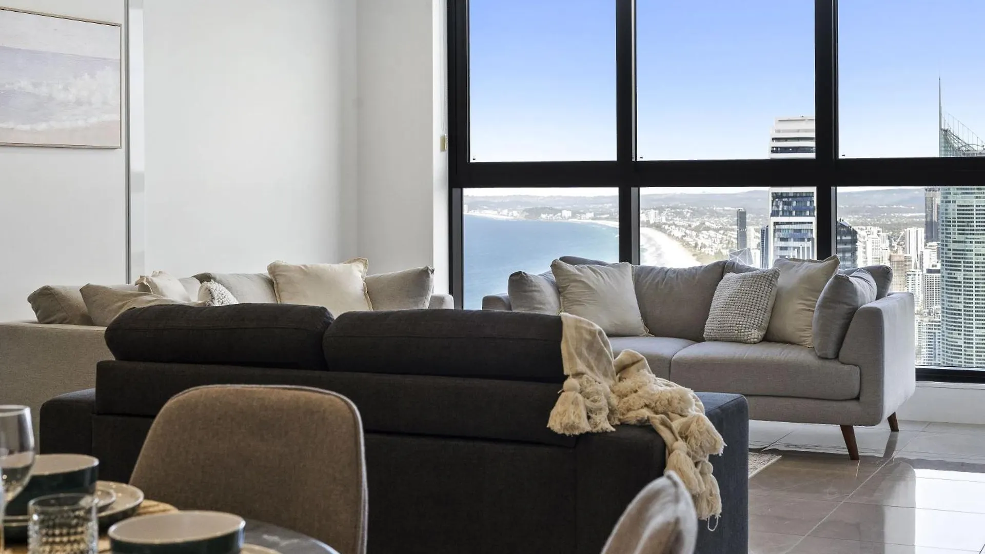 Luxury High Floor 3 Bedroom Unit With Ocean Views - Q Apartment *