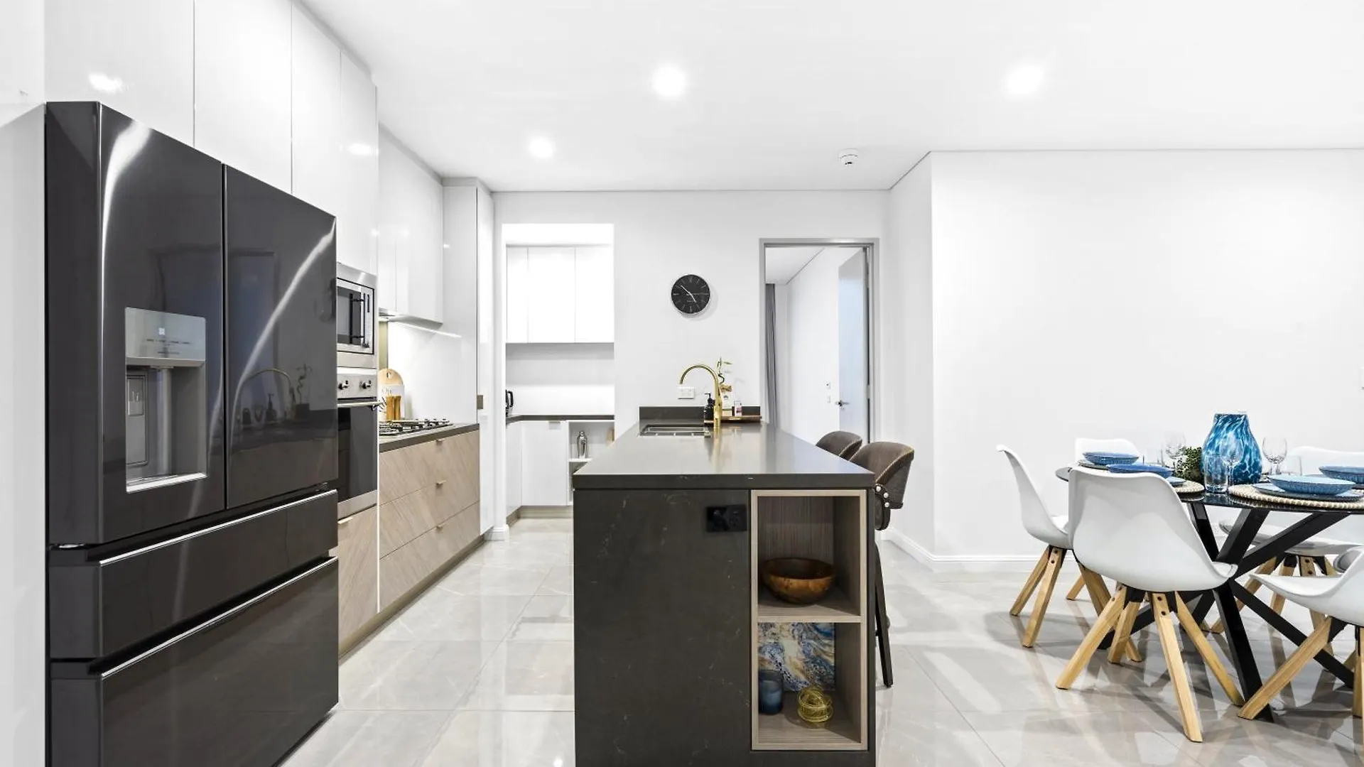 Luxury High Floor 3 Bedroom Unit With Ocean Views - Q Apartment *