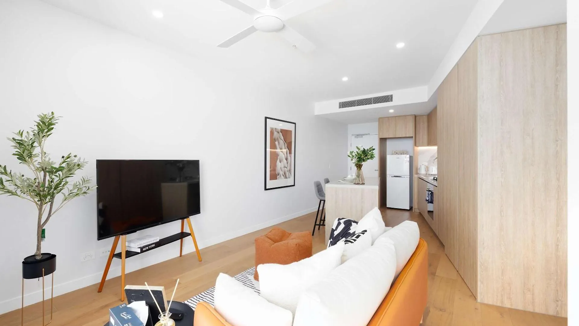 Apartment Modern 1br Steps From Casino & Pacific Fair