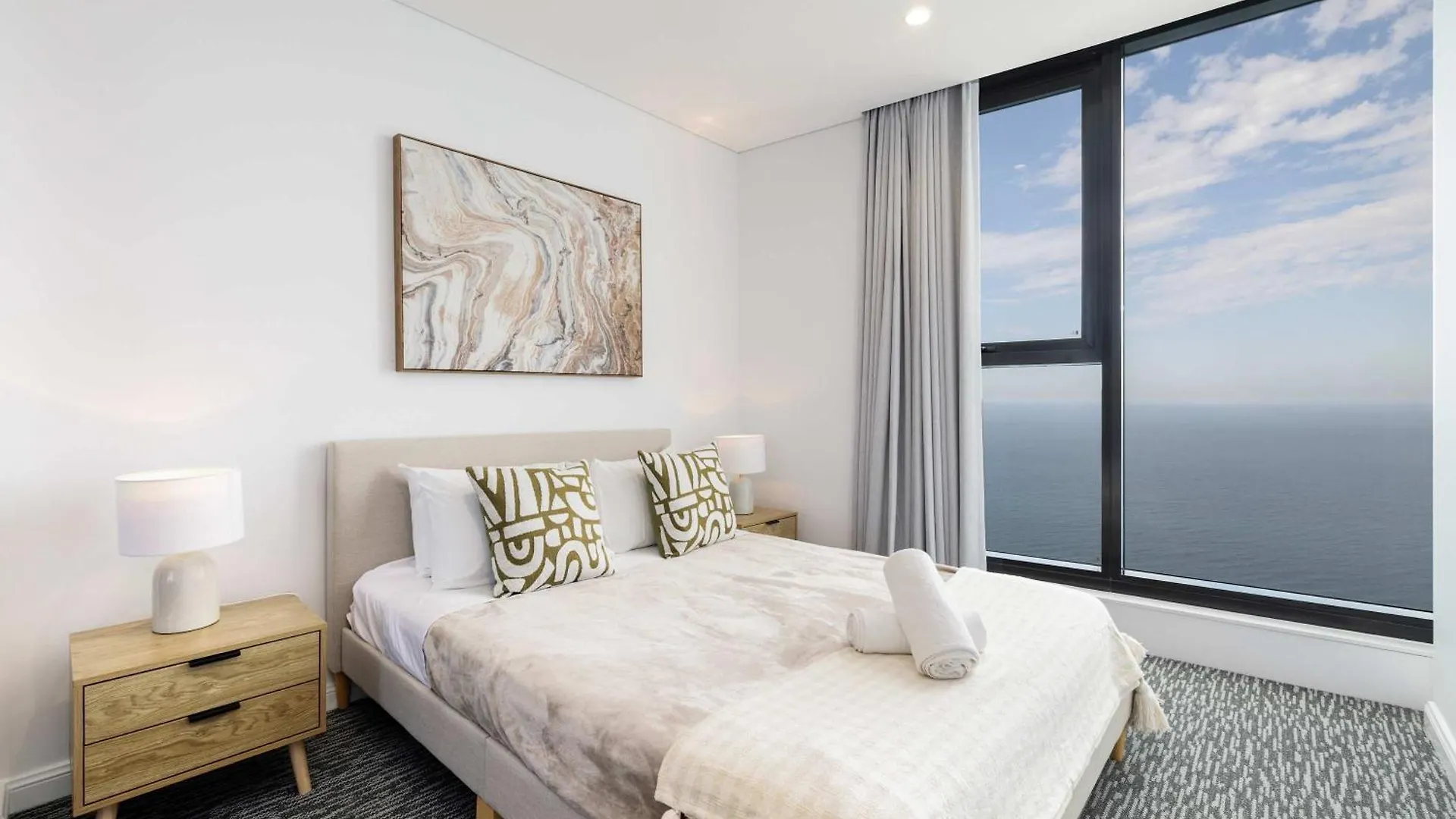 Panoramic Sea View Spectacular Vista Highrise 2br Gold Coast
