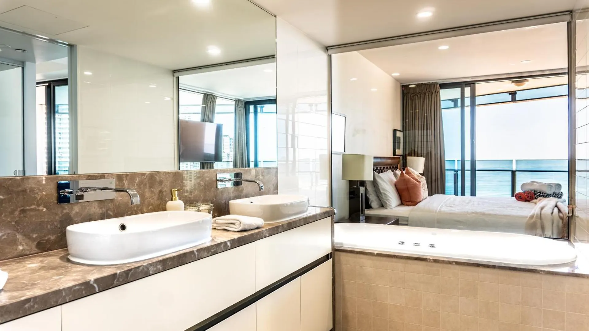 New Soul Luxe Retreat Surfers Paradise W Carpark Apartment