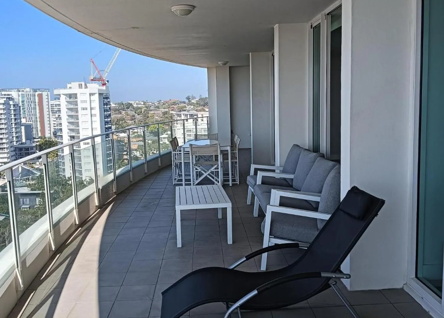 Kirra Surf Aparthotel 4*