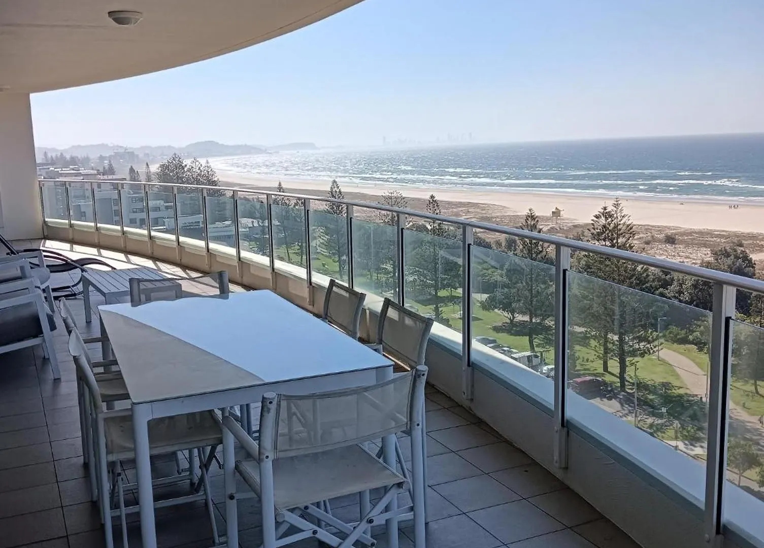 Kirra Surf Aparthotel 4*