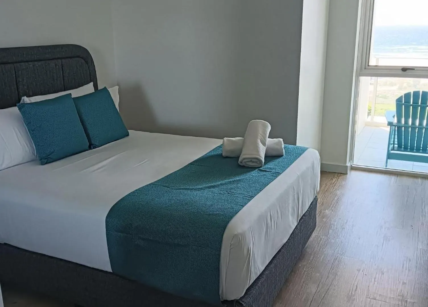 Aparthotel Kirra Surf 4*